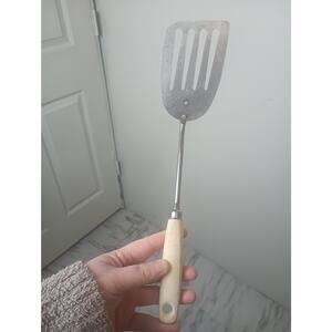 EKCO Vintage USA Angled Slotted Spatula Flipper Turner with Wood Handle